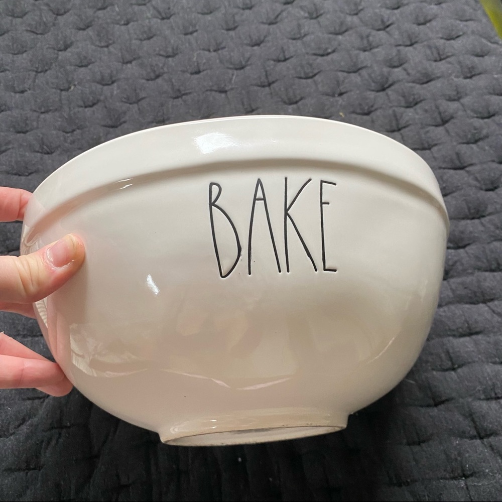 Rae Dunn mixing bowl 10”